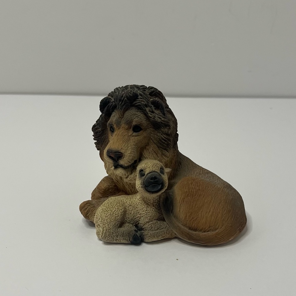 Stone Critters Lion/Lamb Vintage Hand Painted Christine Coleman Religious Symbol